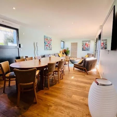 בית נופש With Pool And Sea View