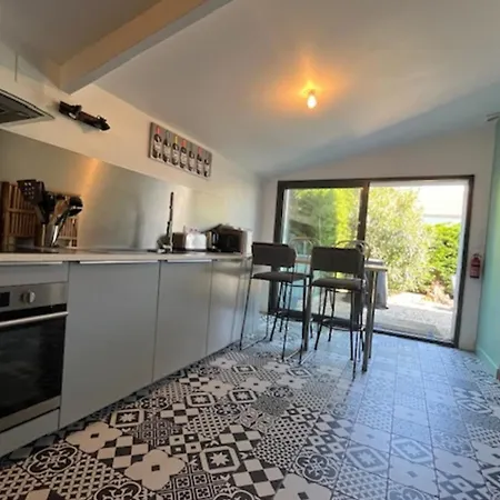 בית נופש With Pool And Sea View