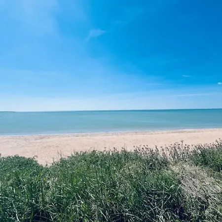 בית נופש With Pool And Sea View